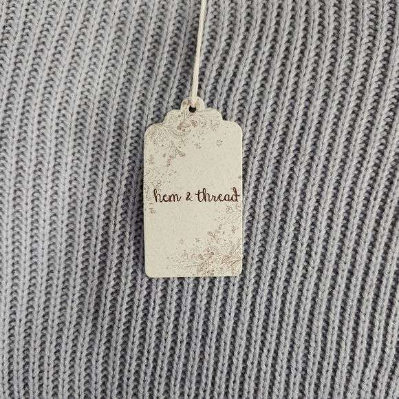 NWT  Hem & Thread  Women's M Sweater  Gray - Picture 3 of 10